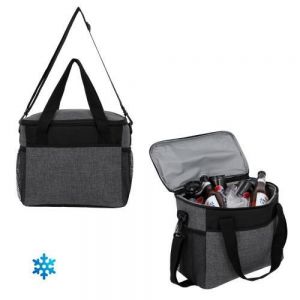 Hielera rectangular con interior impermeable plastificado con cierre, 2 asas, 2 mallas laterales, compartimento frontal y correa ajustable.